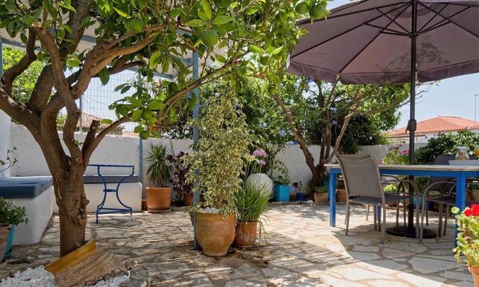 Pylos-Nestoras Apartamento | Summer Garden Studio - village location
