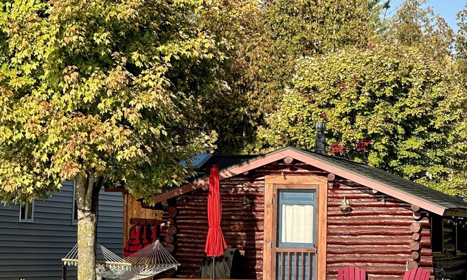 Oden Cabina | Summer Getaway - Cozy Log Cabin right on Crooked Lake Waterfront