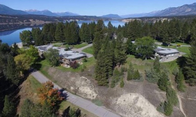 East Kootenay Condominio | Comunidad cerrada con playa privada en el lago Windermere