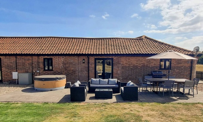 Irstead Cabaña | Summer House Stables