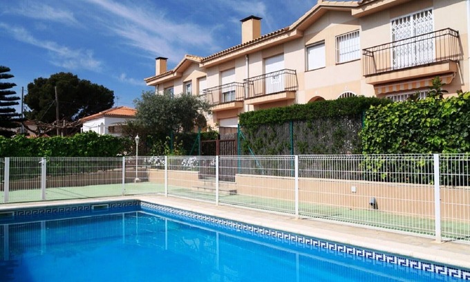 Miami Platja Chalet De Esquí | Casa Adosada con jardín Privado, BBQ y Piscina · UHC CASA MAGNOLIA