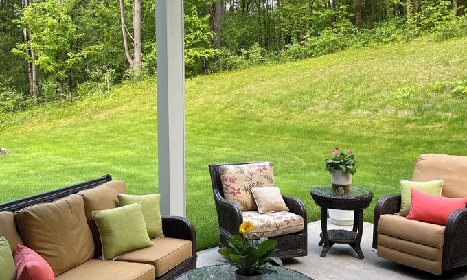 Saratoga Springs Casa | ¡Modern Farm House for the Track, Fasig Tipton Sales y SPAC!