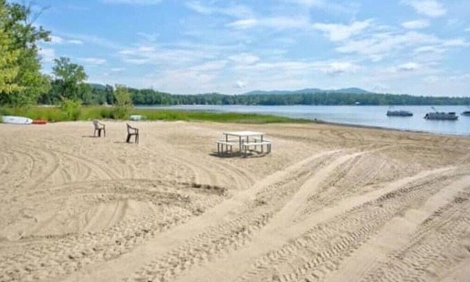 Fryeburg Casa | Summer Lake House with Mooring