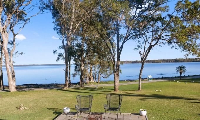 Lake Munmorah Casa | Summer Lakefront Bliss and Pool