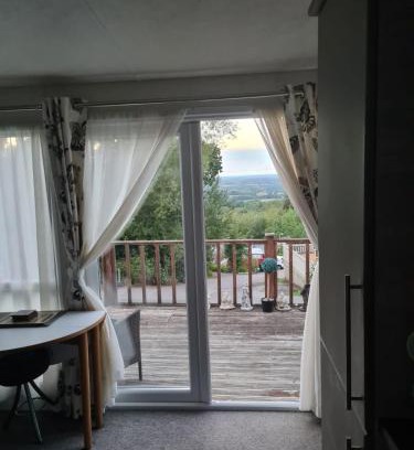 St Leonards-On-Sea Otro | Summer Lodge lovely big caravan in Hastings sleeps 6 free WiFi in caravan