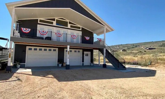 Sweetwater Casa | Summer mountain getaway + private hot tub!