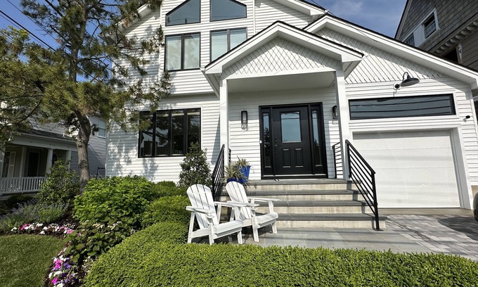 Monmouth Beach Casa | Summer rental - 3 min walk to beach