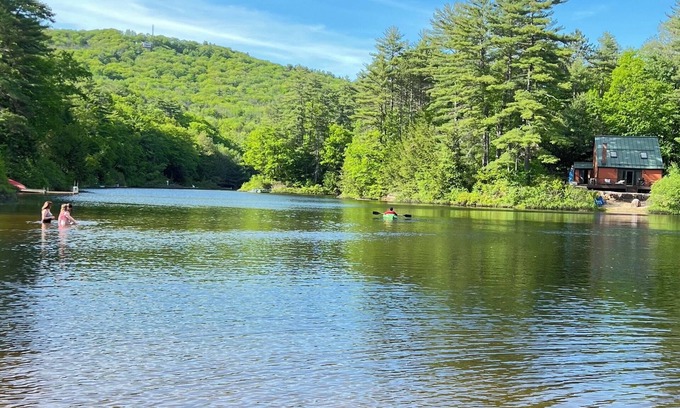 Madison Casa | Summer Retreat in the White Mountains; Private Lakes & Hiking.