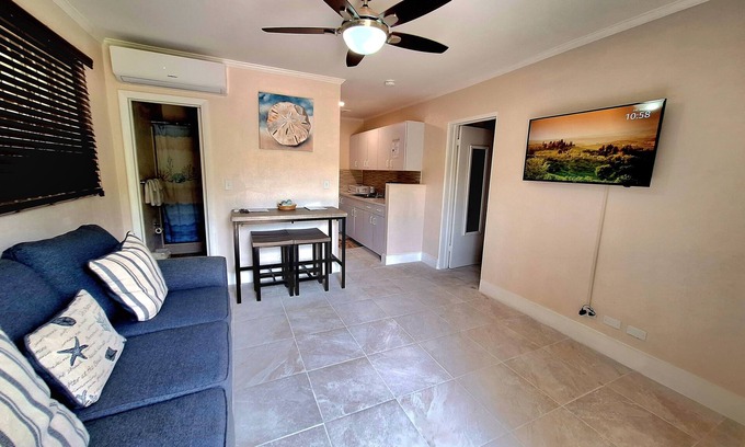 Stapledon Gardens Apartamento | Summer's Haven centrally located, 5min drive to Beaches, Hotels and Restaurants