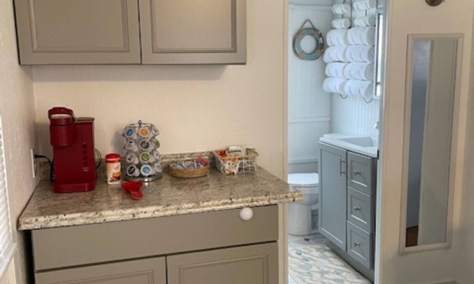 Wells Cabaña | Summer Sea Cottage near beaches and restaurants