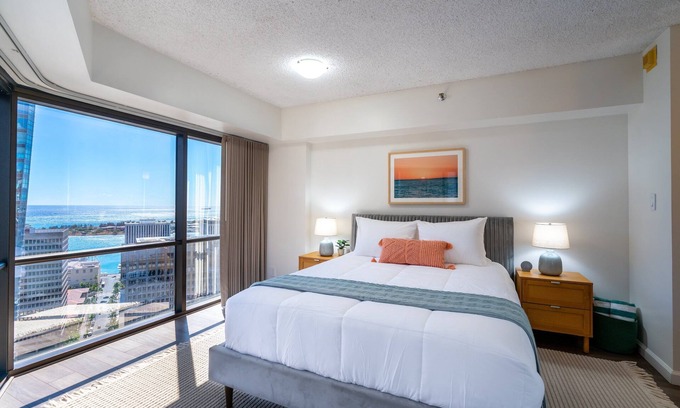 Downtown Honolulu Condominio | 😎 Summer Special - Downtown Honolulu Skyview - 1Bed+Den- Free Parking 🏄‍♂️