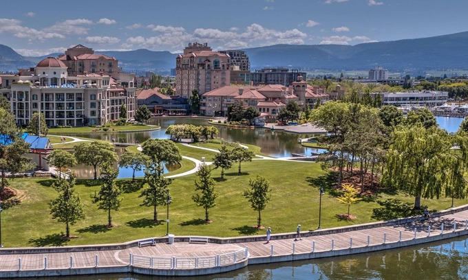 Kelowna Central Business District Apartamento | Summer Vacation in Kelowna Delta Grand Okanagan 1 Bdrm condo