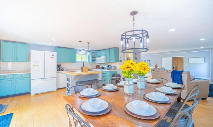 East Jordan Casa | Summer Wonderland-Hot Tub, Dog Ok by Boyne, Lake Charlevoix, Torch Lake, Lake MI