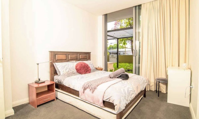 Strathfield Apartamento | Summercourt - Convenient 1BR w Courtyard & Parking
