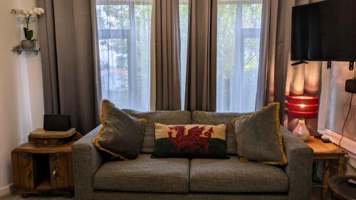 Gwersyllt Casa | Summerhill, Wrexham - Key Worker friendly