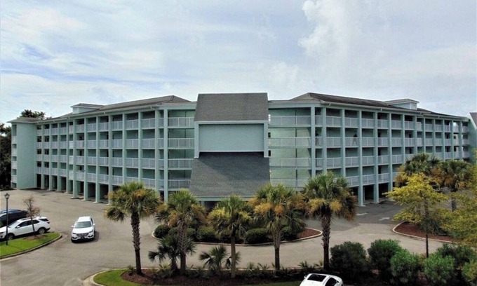 North Litchfield Beach Condominio | Summerhouse Villas Condo with Resort Amenities!