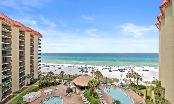 Crescent Beach Condominio | Summerhouse 605A - Beachfront, Free Activities Daily, 2 Pools, East End, Hot Tub