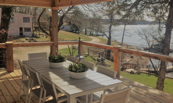 Gravois Mills Casa | Summerset House - Cubierta abovedada cubierta frente al lago. 4 MM Gravois - Cala Mill Creek