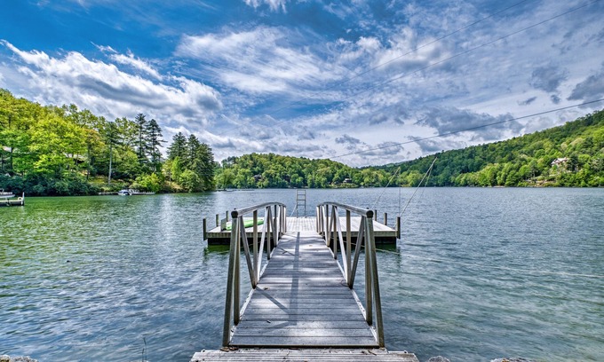 Cullowhee Casa | Summersong Lane, situated on Lake Glenville - 4 bedrooms and 4.5 bathrooms.