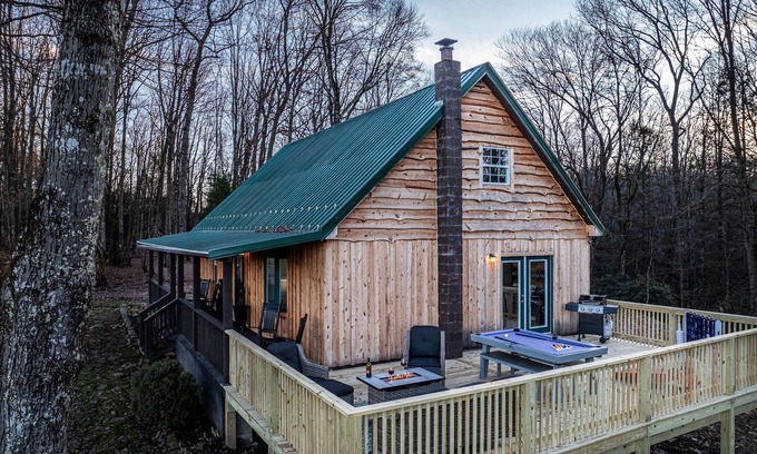 Mount Nebo Cabina | The Fun Hollow Cabin – Private Deck, Fire Pit & BBQ