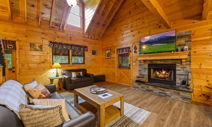 Sevierville Cabina | SummerTime is Here! Secluded Log Cabin-NEW Hot Tub-Wrap Around Porch