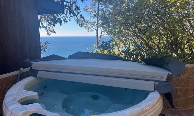 Eastern Malibu Casa | Summertime Malibu - Private 3 BD Retreat w/Panoramic Ocean Views and Hot Tub