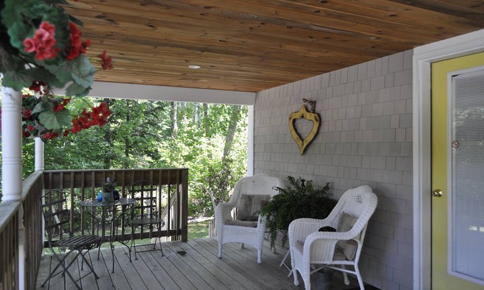 Otter Creek Cabaña | Summerwood Cottage Escapada romántica y ecléctica