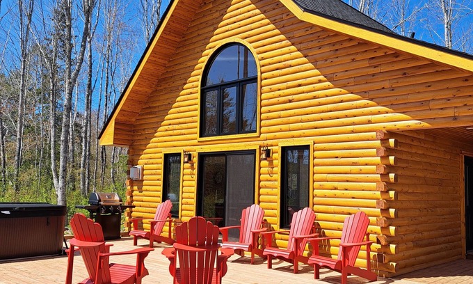 Antigonish County Casa | Summit Lodge - Lochaber Lake Lodges, Lakefront log cabin with year-round hot tub. Family friendly an