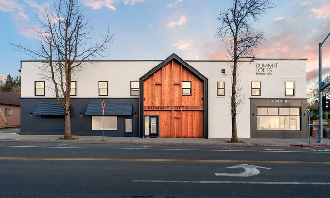 Mount Shasta Hotel | Summit Lofts, Downtown Mt Shasta, Queen Bed, #207
