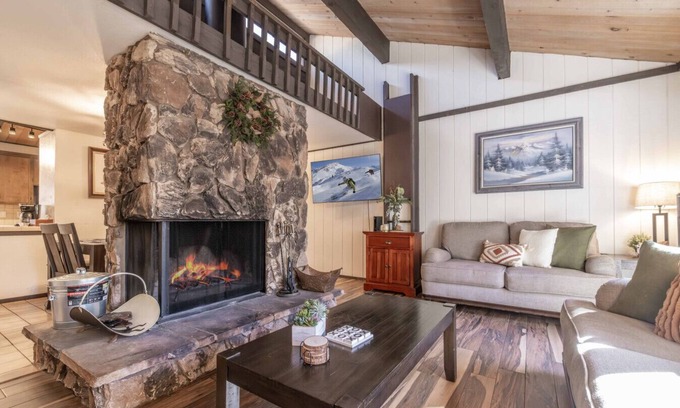 Summit Estates Apartamento | Summit Nest: Next to Trails, Lake & Village, AC!