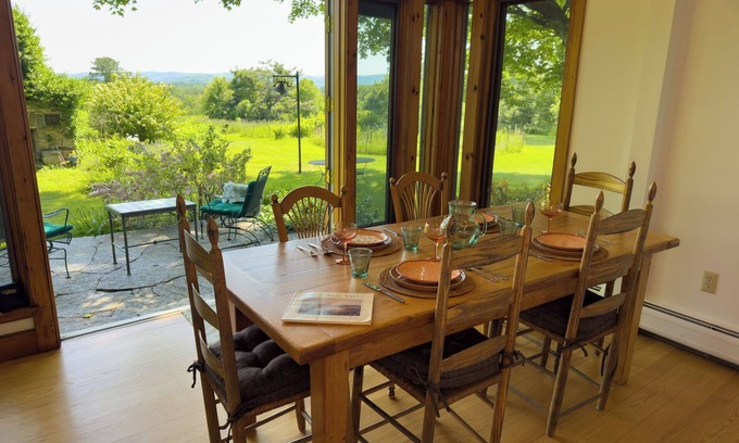 Shelburne Cabina | Summit Retreat:2BR/2Bath Rustic Beauty + Yoga Room
