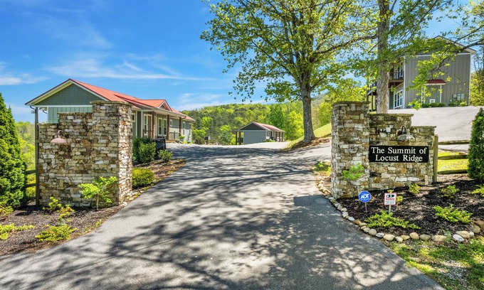Sevierville Cabina | Summit Ridge Lodge – Private Resort for Groups, Events & Weddings
