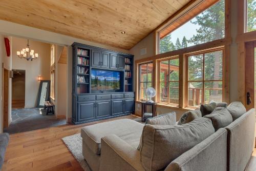 Olympic Valley Casa | Summit Solitude at Palisade Tahoe - Charming 5BR w Foosball & Shuffleboard Table & Pet Friendly