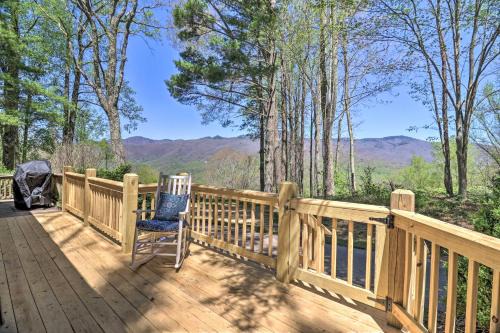 Balsam Casa | Summit Splendor Smoky Mountain Cabin with Fire Pit