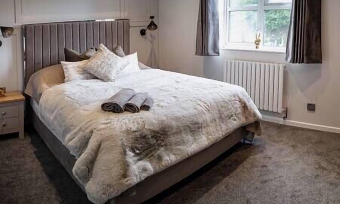 Portishead Casa | Sumptuous Two Bedroom House in Portishead & EV Charger