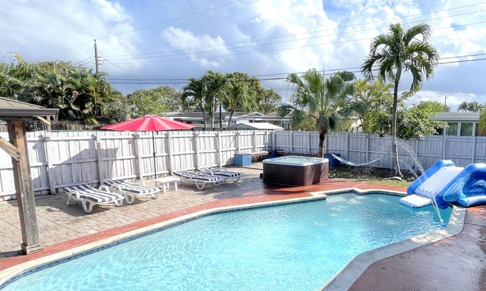 Driftwood Otro | Sun and Fun-3 Bdrms-2 Bth-Pool-Jacuzzi-Games-For 6