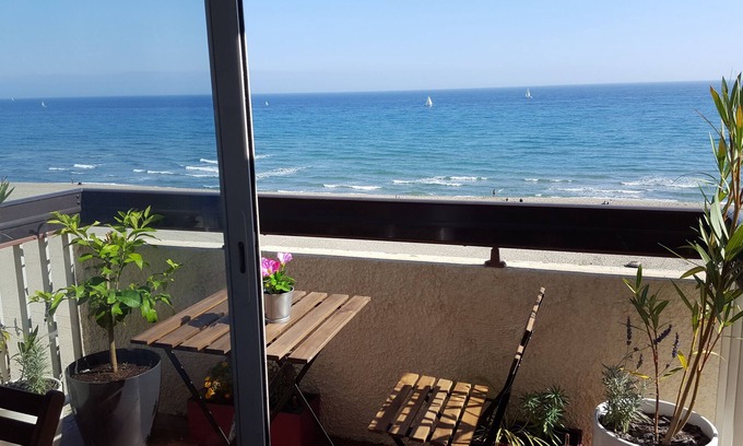 Mediterranee Apartamento | La vista al mar el sol de unas hermosas vacaciones en el bellevue en canet