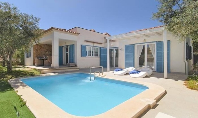 Cala Llombards Villa | Sun and Sea House. Casa con piscina para 6 personas.