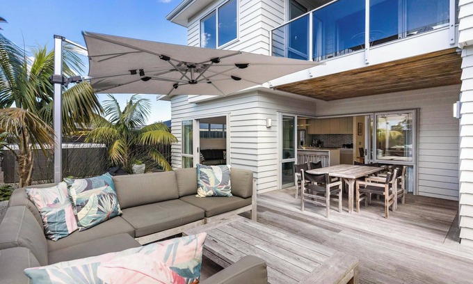 Papamoa Beach Casa | Sun and Surf Retreat - Papamoa Beach Holiday Home