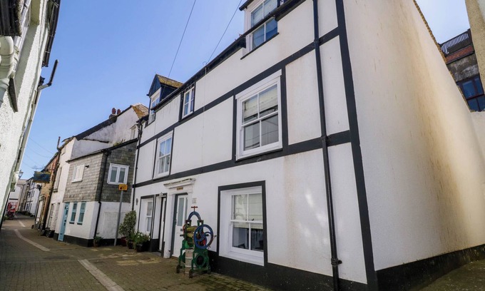 Looe Cabaña | SUN COTTAGE, family friendly, character holiday cottage in Looe