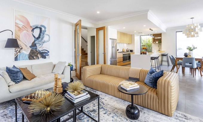 Mount Claremont Casa | Sun drenched new house in tranquil St Johns Wood Estate. Free WIFI & Parking