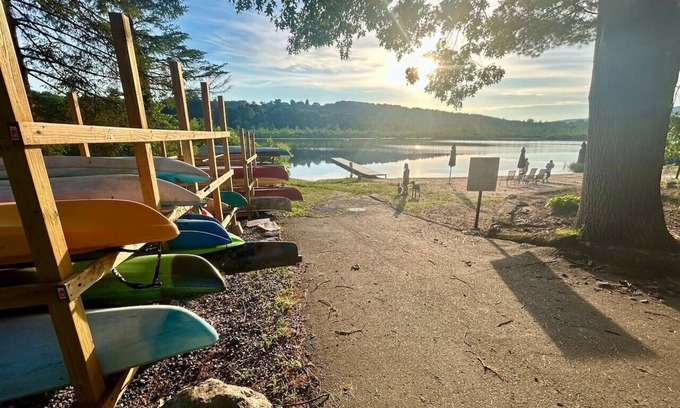 Avon Casa | Sun Filled Lake House Living