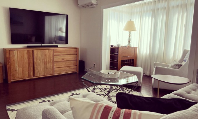 Ocean Park Condominio | Sun-Filled Luxury Upper Condo, 10-Min Walk To Beach