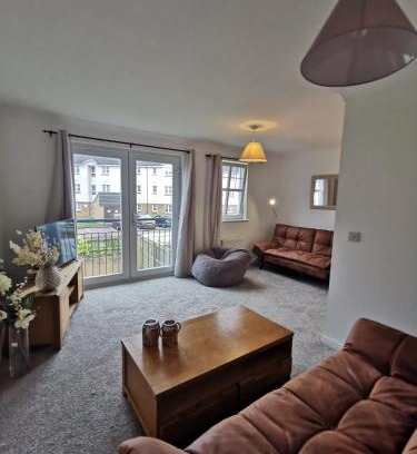 Stockton-on-Tees Casa | Sun Gardens Retreat- can sleep 10 with 4 Double Beds & 2 sofa beds