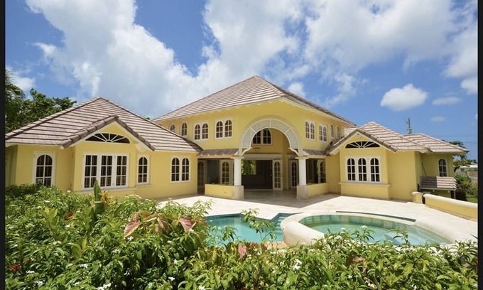 Newton Terrace Villa | Sun-Kissed 4 Bedroom Villa - Pool, Hot Tub, Oistin Fish Fry & Beach