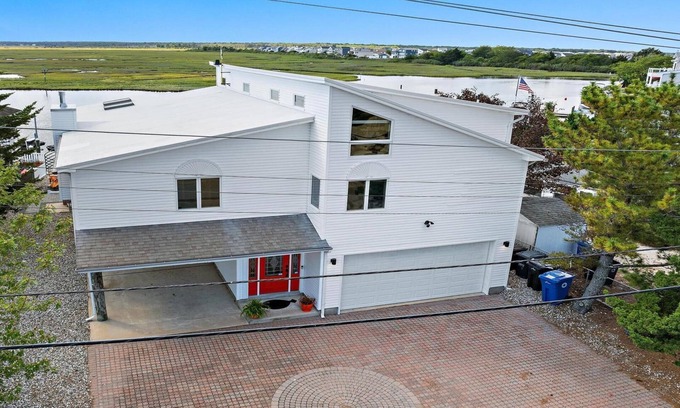 Beach Haven West Casa | Sun-Kissed Beach House: Your Off-Season Waterfront