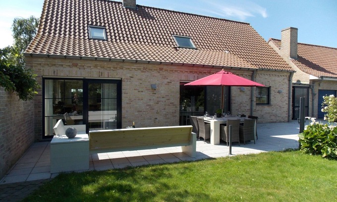 Lampernisse Villa | Villa soleada en Diksmuide con jardín y sauna