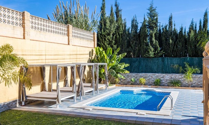 Vélez-Málaga Villa | Sun, Relax, Climatized Pool & Steps to the Beach by Mellow