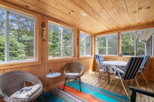 South Chatham Casa | Sun Room Beaches and Dog Welcome