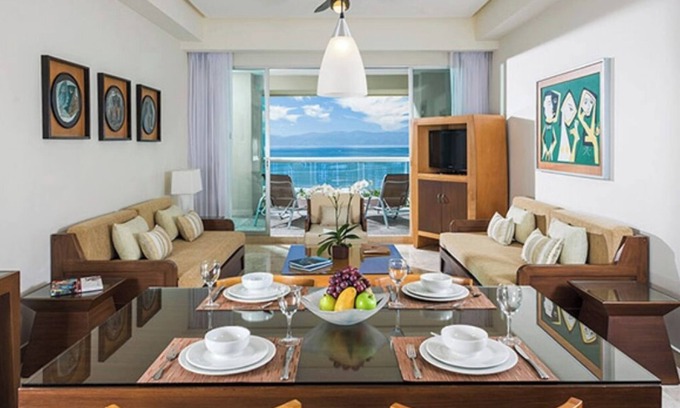Fluvial Vallarta Condominio | "Sun, Sand, and Serenity: Luxury Rental at Vidanta Puerto Vallarta"